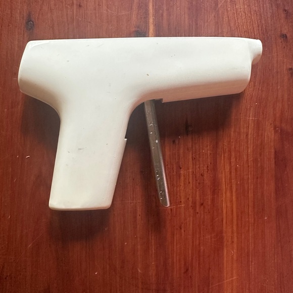 White Anti-Static Gun - Picture 2 of 4